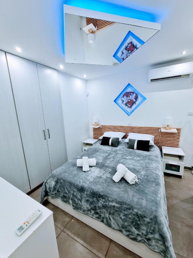 איה נאפה Hidden Lights Deluxe Apartment מראה חיצוני תמונה