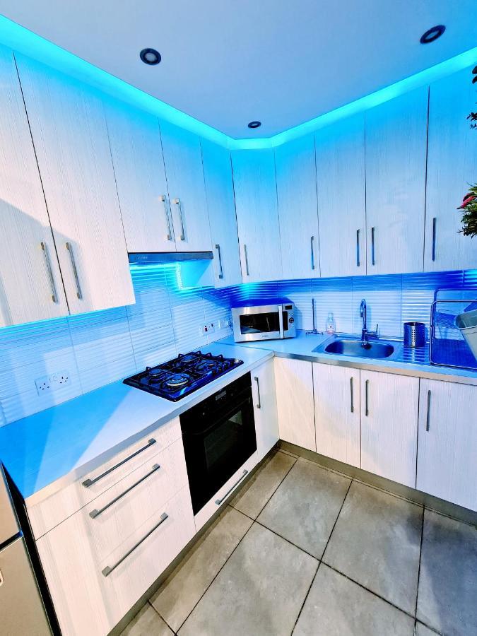 איה נאפה Hidden Lights Deluxe Apartment מראה חיצוני תמונה